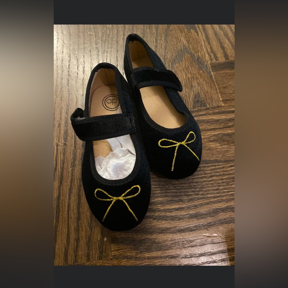 Toddler girl shoe